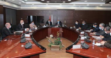 وزيرا النقل وقطاع الأعمال العام يبحثان خطوات إنشاء شركة لنقل البضائع بالقطارات