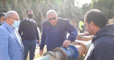 محافظ الوادى الجديد يتفقد منظومة التحكم عن بعد فى تصرفات مياه الآبار 