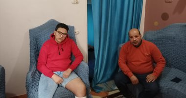 شهامة ولاد البلد.. شاب يحرض كلب لعقر طالب لرفضه إخافة الفتيات أمام مدرسة بالمنوفية.. إصابة بالغة فى قدم الطالب.. ووالدة الضحية: اشتكيت للأسرة وقالولى فى ستين داهية وتطالب بعرض ابنها على الطب الشرعى.. فيديو وصور