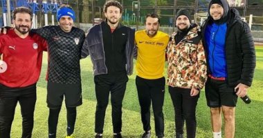 مشاهير الفن والرياضة فى مباراة ودية فى عز البرد .. صور