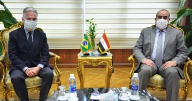 وزير الطيران المدنى يستقبل سفير البرازيل بالقاهرة