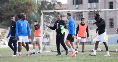أحمد شعبان يقود تدريبات فريق البنك الأهلي بعد إقالة محمد يوسف.. صور