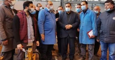 رئيس السكة الحديد يتفقد ورش أبو زعبل لمتابعة تطوير عربات الركاب والبضائع