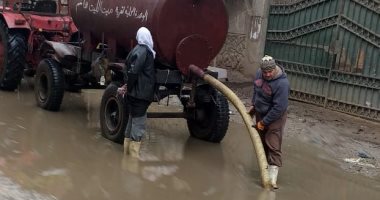 استمرار شفط مياه الأمطار بمدينة المحلة وفتح الطرق والممرات لحركة السير.. صور