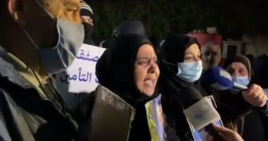 عائلات ضحايا انفجار مرفأ بيروت يتظاهرون احتجاجا على إقالة قاضى التحقيق.. فيديو