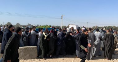 المئات يشيعون جثمان شيخ المالكية الدكتور أحمد طه ريان بالأقصر.. صور وفيديو