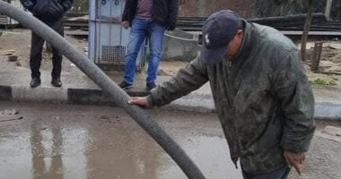 رئيس مدينة طنطا يتابع رفع مياه الأمطار من الطرق الرئيسية.. صور 