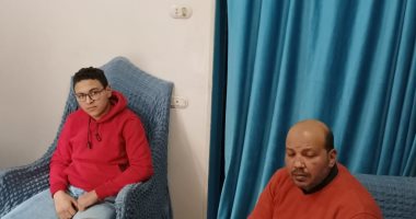 شهامة ولاد البلد.. كلب يعقر طالب أثناء دفاعه عن زميلاته أمام مدرسة.. فيديو