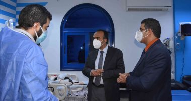 نائب محافظ المنيا يسلم مساعدات لبعض الأسر الأولى بالرعاية والحالات الإنسانية