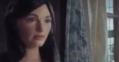 روبوت متطور يستعمل كاميرات مثبتة فى العيون لرسم لوحات وإلقاء الشعر.. فيديو