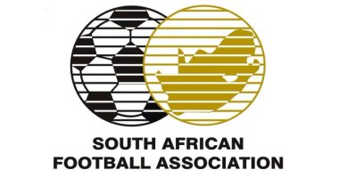 اتحاد جنوب أفريقيا يرفض رسميا لعب أنديته على ملاعب محايدة ويطالب باعتبارهم فائزين