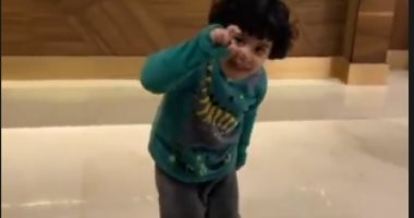 كهربا يحتفى بهدف لابن بدر بانون ويحتفل بطريقة "ني ني ني".. فيديو