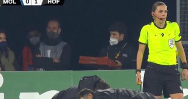 عامل "ديليفري" يثير الحيرة في الدوري الأوروبي.. فيديو