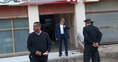 غلق وتشميع 42 محلا تجاريا بدون تراخيص فى مدينة الغردقة.. صور