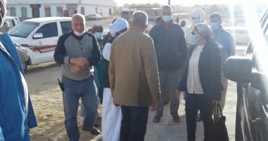 محافظ البحر الأحمر تستكمل جولاتها بمرسى علم بتفقد قرى برنيس وأبو غصون.. صور