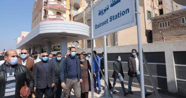 وزير النقل يشهد افتتاح وتشغيل برج إشارات السكة الحديد بمحطة ديروط.. صور