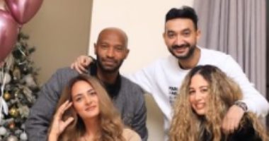 شيكابالا ونادر حمدى بصحبة زوجاتهما قبل سفر الزمالك للسنغال