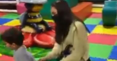 كارمن سليمان تشارك ابنها اللعب على أنغام أغنية "حاسة بسعادة".. فيديو وصور