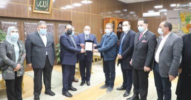 محافظ المنوفية: مليار و 200 مليون جنيه استثمارات لرصف ورفع كفاءة الطرق.. فيديو