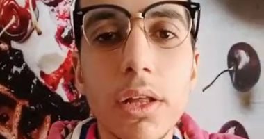الحاصل على المركز الأول إنشاد دينى بجامعة بنى سويف يبتهل مدحا فى رسول الله