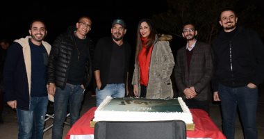 صور.. صناع "آل هارون" يحتفلون بتصوير المشاهد الأولى من الفيلم