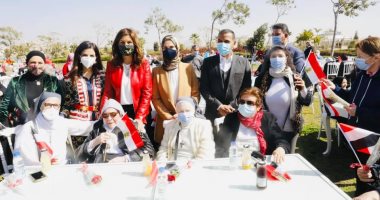 المهندسة زينب بشير مدير مؤسسة "بنحبك يا مصر"  تحتفل بعيد الحب مع سيدات دور المسنين في متحف القوات الجوية