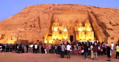 الشمس على موعد مع وجه الملك رمسيس فى قدس الأقداس بأبوسمبل غدًا.. أنظار العالم تتجه جنوب مصر لمتابعة الظاهرة الفرعونية الفريدة.. إجراءات وقائية مشددة للدخول إلى المعبد.. وحفل عالمى خاص على هامش الظاهرة.. صور