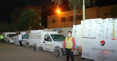 صناع الخير وحياة كريمة تجوب قرى أسوان لتوزيع مساعدات غذائية وبطاطين.. صور