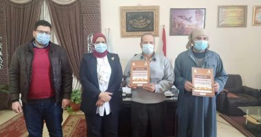 محافظ كفر الشيخ يسلم 15 عقد تقنين أراضى أملاك الدولة لتصل عقود التقنين لـ667