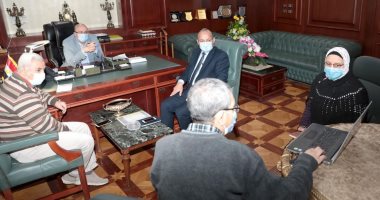 محافظ بني سويف يبحث مع رئيس شركة المياه مشروعات مبادرة "حياة كريمة"
