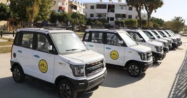 محافظ الوادى الجديد يدشن أول سيارات كهربائية صديقة للبيئة بالخارجة 
