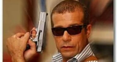 شريف منير يسترجع ذكريات أعماله بصورة من تصوير أفيش فيلم الشياطين