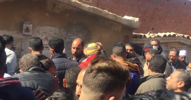 قتلوه بـ6 طعنات.. جنازة مهيبة لسائق تاكسى الإسماعيلية ضحية لقمة العيش.. فيديو