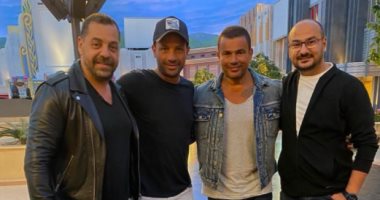 طارق العريان يكشف عن صورة جديدة بصحبة عمرو دياب فى دبى