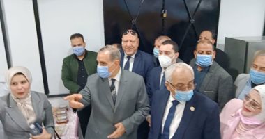 محافظ كفر الشيخ يفتتح منفذ بيع منتجات المدارس بإدارة شرق.. فيديو وصور