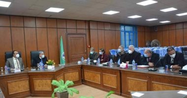 محافظ المنيا يعقد الاجتماع الدورى مع نواب البرلمان ويبحث عددا من الملفات الهامة