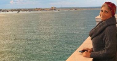 سوسن بدر تتغزل فى بحر إسكندرية.. وهالة صدقى: حنضرب سمك وكابوريا فين؟