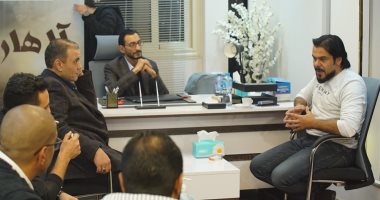 صناع "آل هارون" عن انضمام منى فارق لأسرة الفيلم: الأمر قيد الدراسة.. والأهم الاحتفال ببدء التصوير