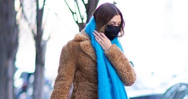 هايلى بيبر فى أحدث ظهور بإطلالة شتوية مميزة وجاكت باهظ الثمن.. صور