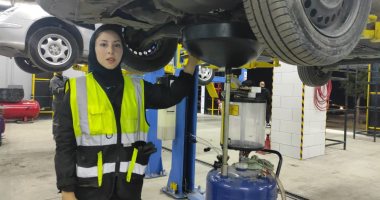 بنت بــ100 راجل.. فريدة تعمل فى مجال الميكانيكا بالإسكندرية.. فيديو