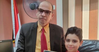 مدير إدارة أوسيم يكرم طالبا بعد رده مبلغ 20 ألف جنيه لصاحبه