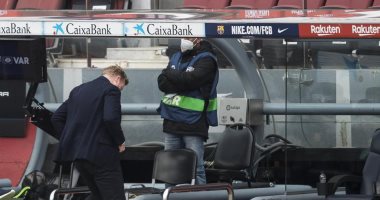 انقلاب كومان على نجوم برشلونة بعد تعادل قادش.. فيديو