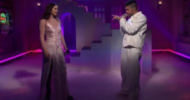 باد بانى يقدم "La Noche de Anoche" مع روزاليا فى برنامج SNL 