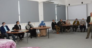 جامعة أسيوط تبحث سبل إنشاء وحدات متخصصة لمحو أمية الكبار