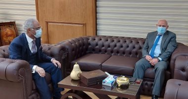 محافظ بورسعيد يبحث مع مجلس الجامعة الاستعداد للامتحانات 