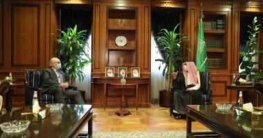 هل توشك حرب اليمن على النهاية؟.. المبعوث الأمريكى يبدأ جولة بالمنطقة لبحث حل سلمى للأزمة ويلتقى الجبير.. بريطانيا تعلن دعمها للحكومة الشرعية وجهود الأمم المتحدة.. و"التعاون الخليجى" يدعو لضغط دولى على الحوثيين