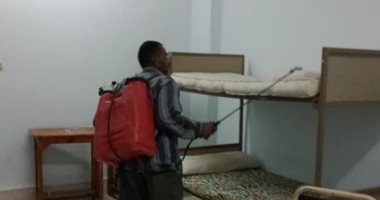 رش وتعقيم مبانى المدن الجامعية لاستقبال الطلاب بقنا
