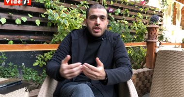 زملكاوى ويجهز أغنية للأهلى.. شاهد حكاية مؤلف "باب الجمال" للملك منير