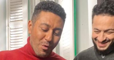 حمادة هلال ومحمد عز ونسرين طافش فى كواليس مسلسل "المداح" .. صور