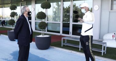 بيريز يدعم لاعبي ريال مدريد قبل رحلة أتالانتا ويجتمع براموس